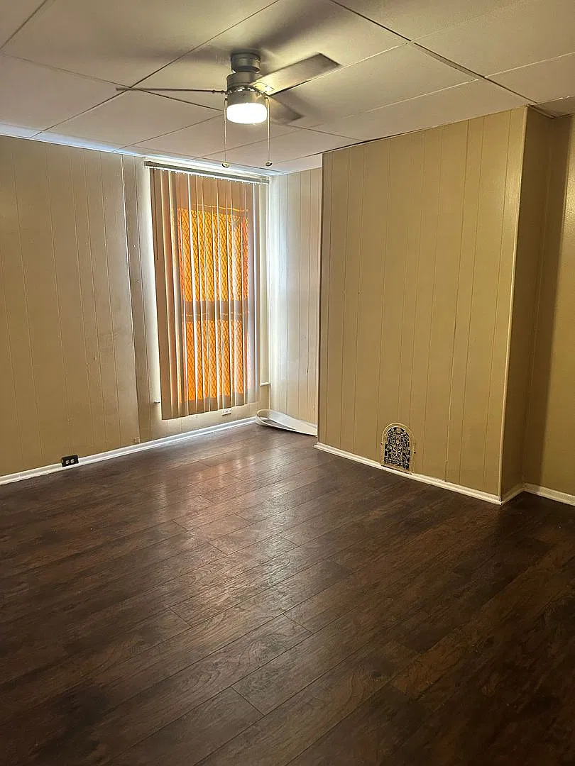 Spacious Home for Rent! W/D Hook-Up! Available Now! — Photo 4