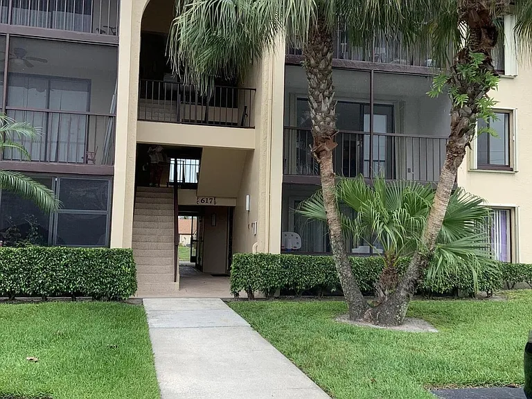 617 Sea Pine Way #D2 — Photo 1