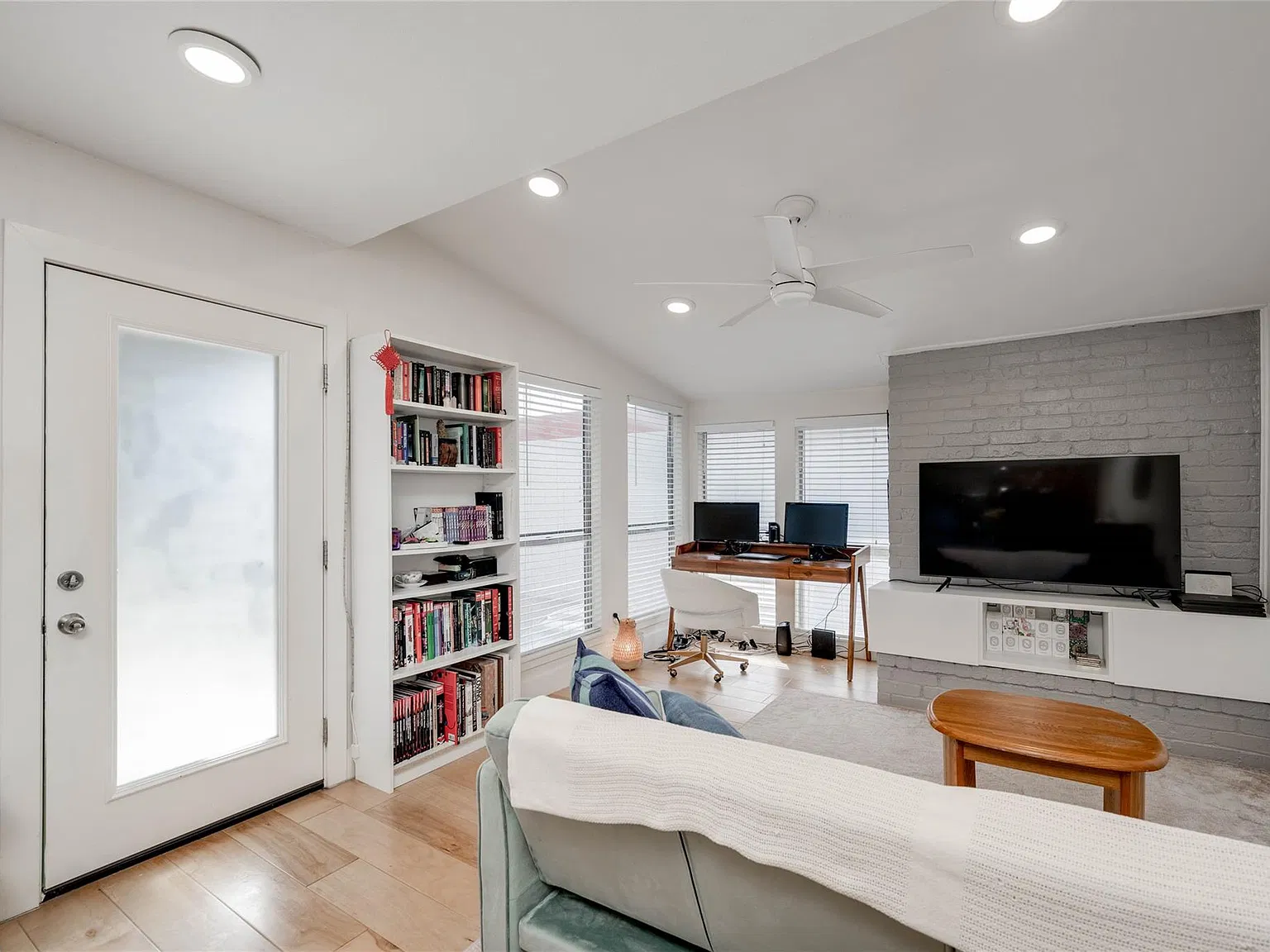 1 bed, 1.0 bath, 582 sqft, $1,250 — Photo 2