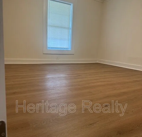 2400 Center Ave — Photo 13