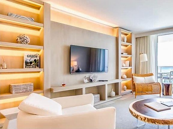 5th image of 2401 Collins Ave #1118