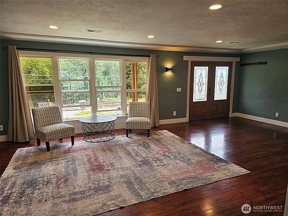 3rd image of 243 N Shepherd Road