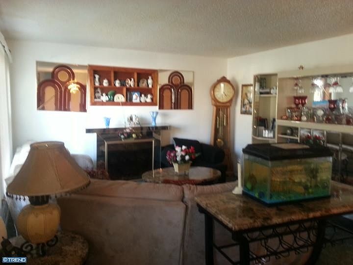 2nd image of 2770 Miriam Ave