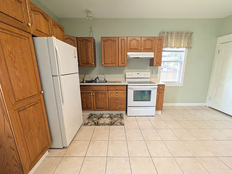 155 1/2 Lake St #1 — Photo 6