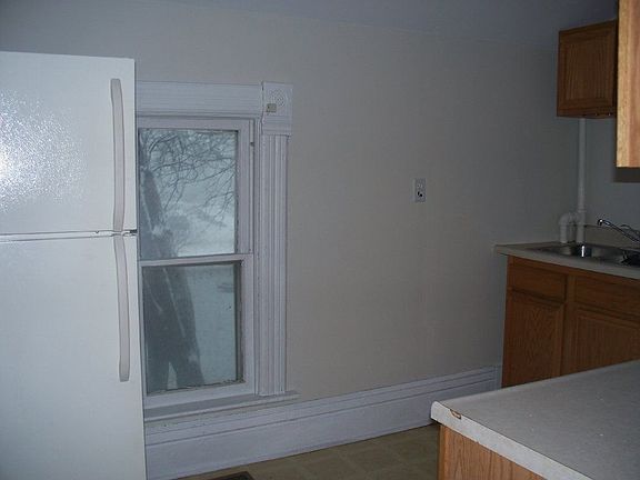 5th image of 406 1/2 Hubbell Ave