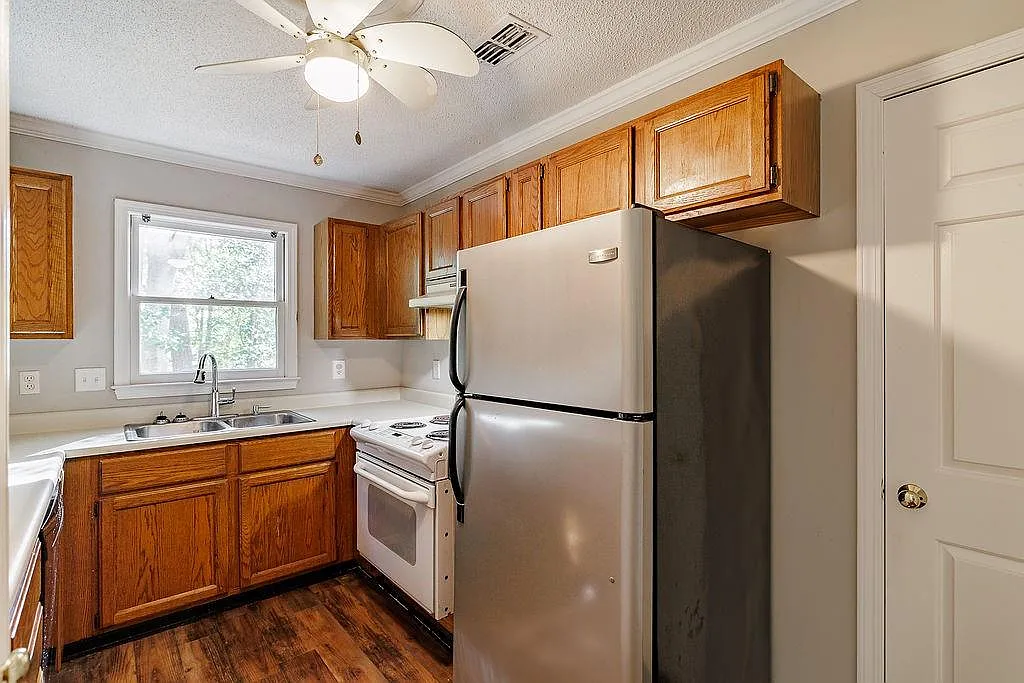 3 bed, 2.5 bath, $1,600 — Photo 4