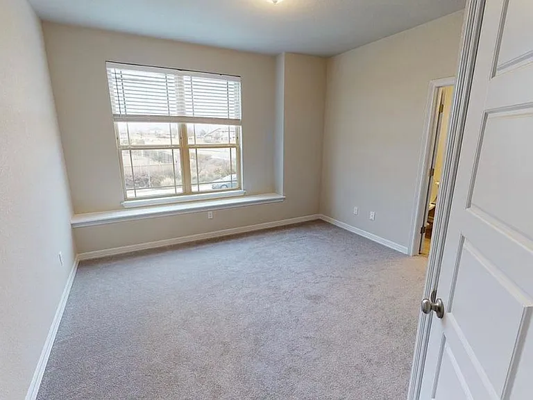 2313 Dillon Pond Ln #B — Photo 17