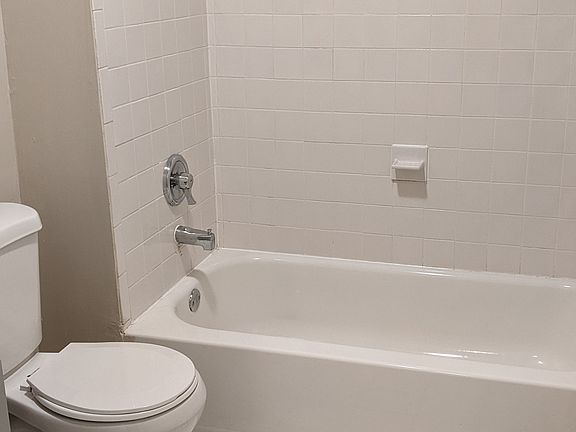 3rd image of 702 Hunterdon St Floor 2