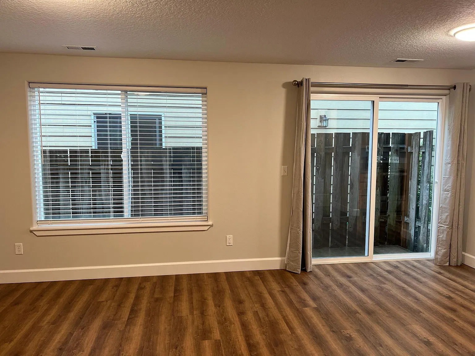 3 bed, 2.5 bath, 1456 sqft, $2,175 — Photo 2