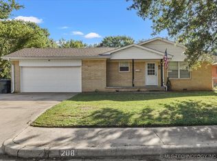 208 N Chambers Trl, Claremore, OK 74017