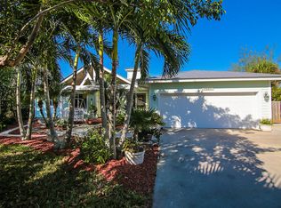 2305 NE Center Cir, Jensen Beach, FL 34957