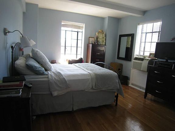 4th image of 1 Christopher St APT 10B