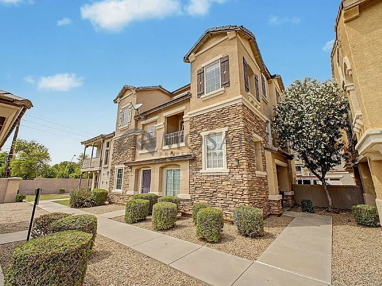 1384 S Sabino Dr — Photo 4