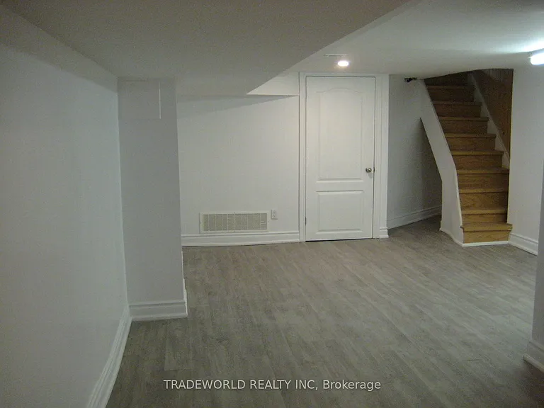 759 Gerrard St E #MAIN FL — Photo 9