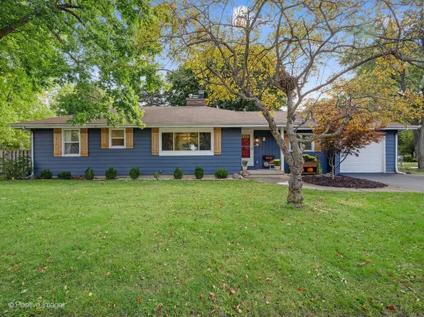 2 Sunset Ln, Algonquin, IL 60102