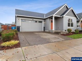 1396 Dahlia St, Woodburn, OR 97071