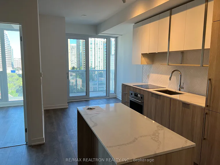 15 Holmes Ave #905 — Photo 2