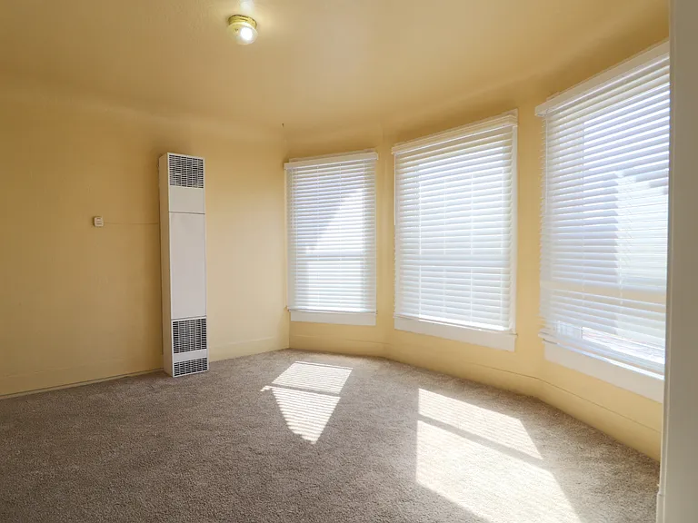 407 W 5th St #4 — Photo 7