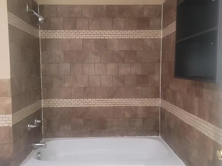 390 Lake Shr W #H — Photo 8
