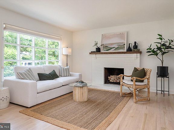 5th image of 107 Great Lake Dr