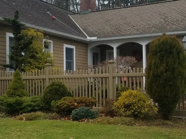 8 Quiet Knoll Rd, West Stockbridge, MA 01266