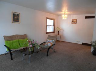 11643 W Diane Dr, Wauwatosa, WI 53226