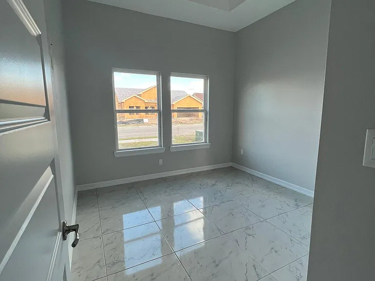 4822 Westgate Cir S — Photo 11