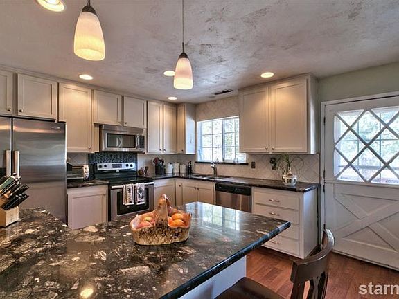4th image of 1096 Mulberry Dr