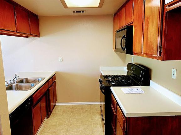 5th image of 14814 Clubhouse Dr APT C