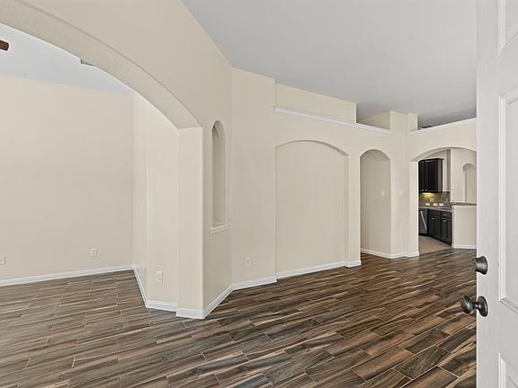 4th image of 5606 Drumlin Field Way
