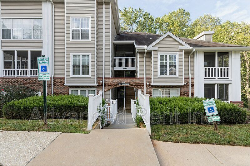 1st image of 606 Squire Ln APT B