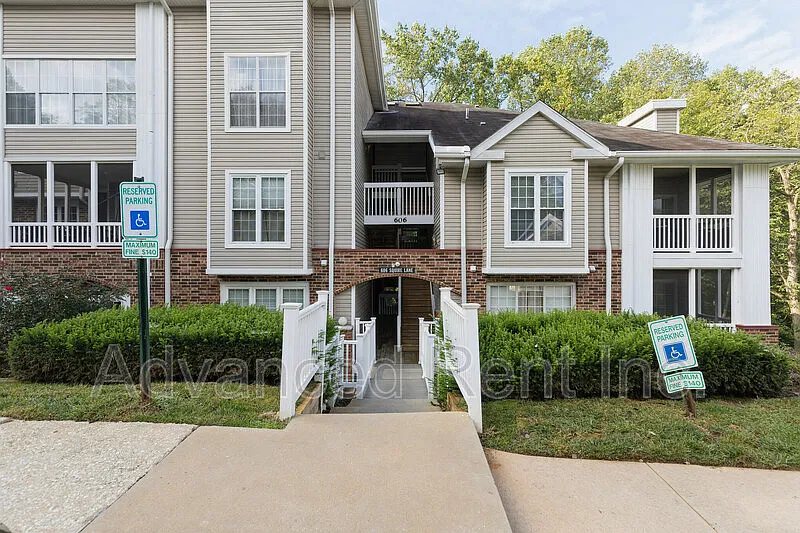 606 Squire Ln #B