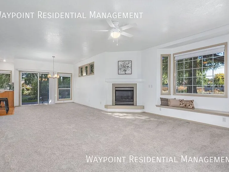 9640 W Sleepy Hollow Ln — Photo 10
