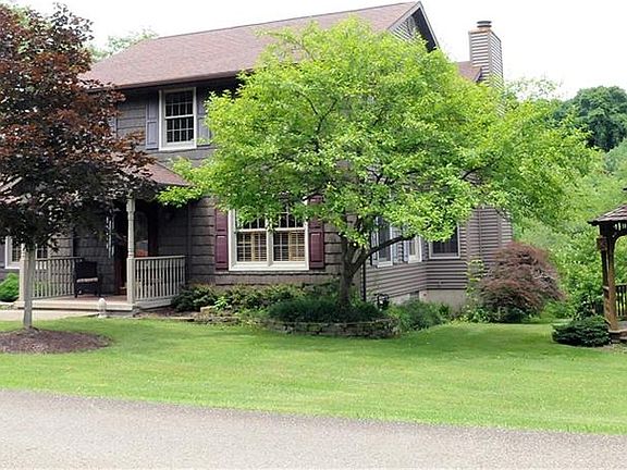 3rd image of 3 Hillcrest Ln