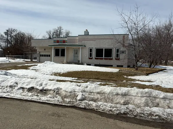 115 4th St NE, Perth, ND 58367