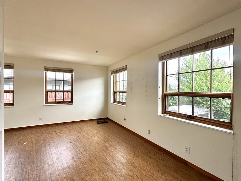 2229 NW Savier St #5 — Photo 8