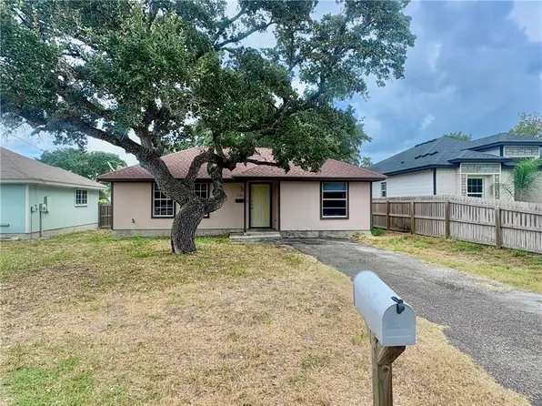 1225 S Whitney St, Aransas Pass, TX 78336