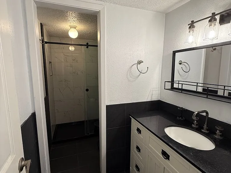 101 Maplewood Dr #26 — Photo 5