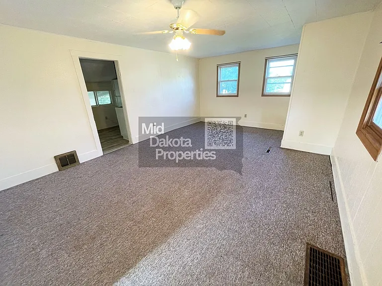 716 W Ash Ave — Photo 4