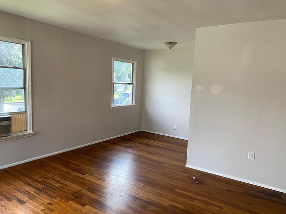 2nd image of 615 N Rosemary Ln