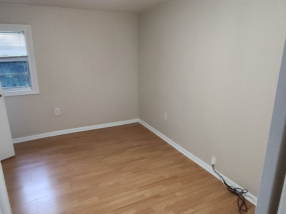 Front Bedroom (Primary)