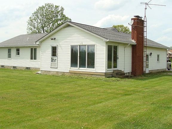 back of brick & vinyl ranch