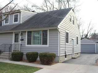 605 W Chicago St, Elgin, IL 60123