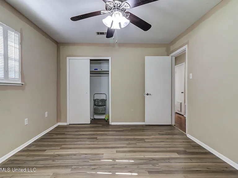 2323 Middlecoff Dr — Photo 27