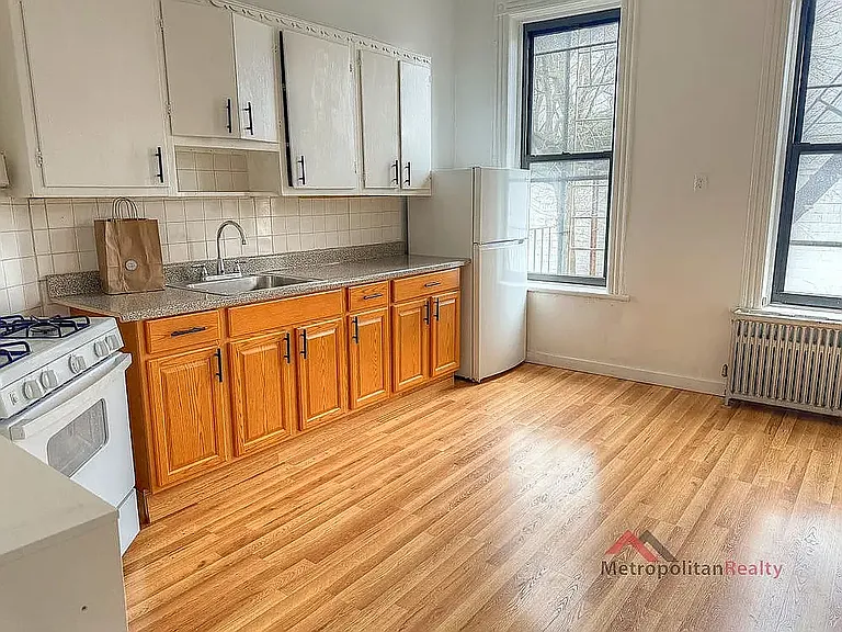 718 4th Ave #3 — Photo 1
