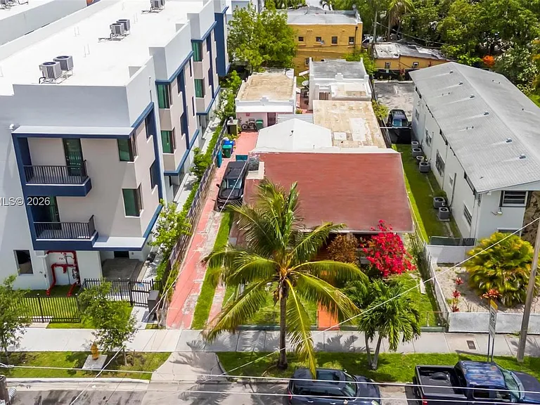 1243 SW 3rd St — Photo 30