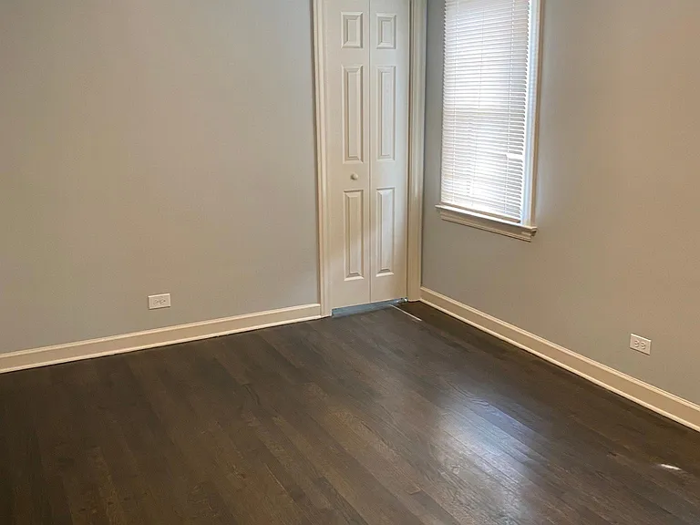 10126 S Clifton Park Ave — Photo 3