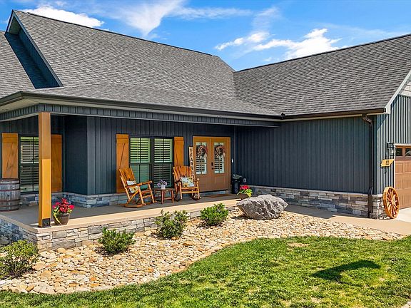 4th image of 853 Pinebrooke Dr