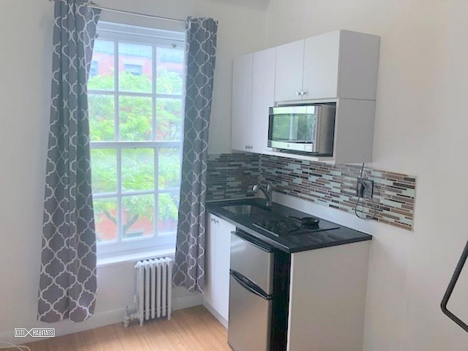 1st image of 310 W 20th St APT D3