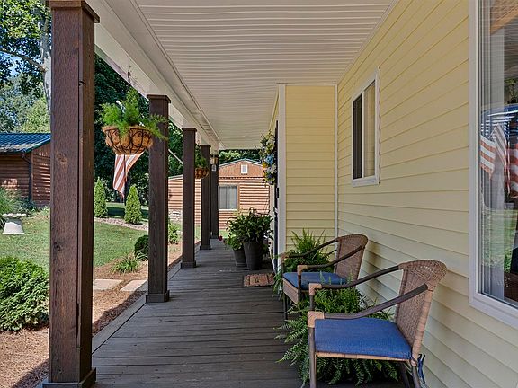 3rd image of 634 Settlers Point Rd